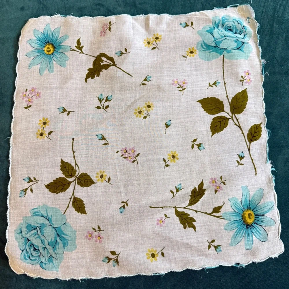 Vintage Handkerchief Lot 4 Floral Embroidered Lace Trim Cotton‎ White Blue Pink